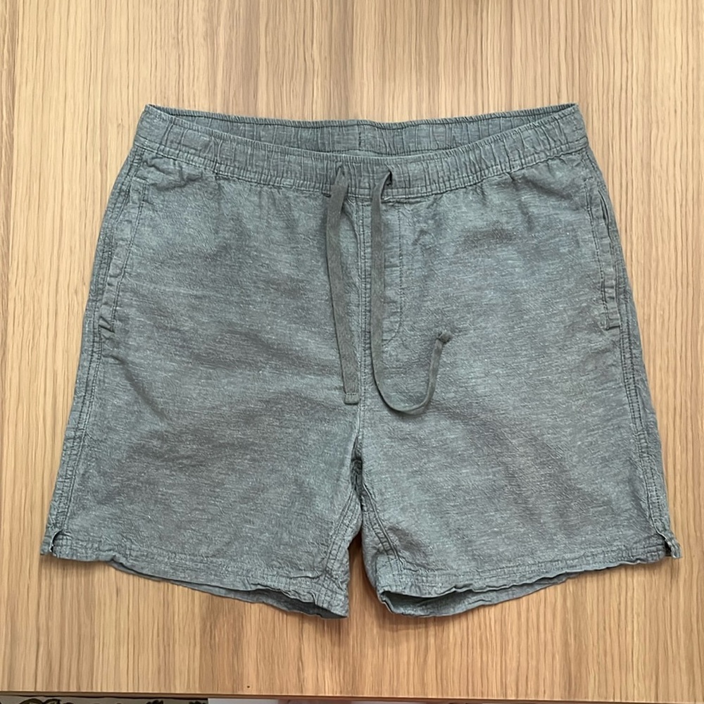 No Boundaries, Men linen blend light green shorts, size M